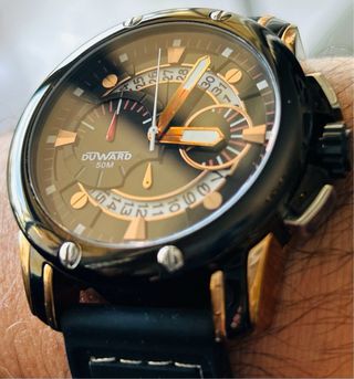 Reloj Duward Cuarzo Negro y Dorado