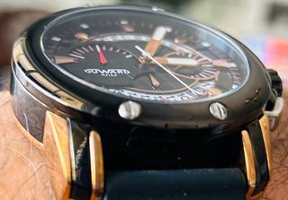 Reloj Duward Cuarzo Negro y Dorado