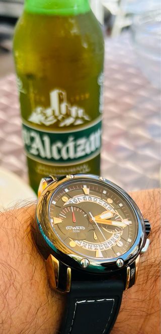 Reloj Duward Cuarzo Negro y Dorado
