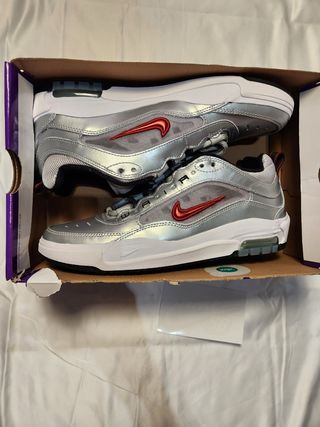 Nike Air Max Rojo y Plateado