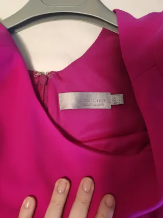 Vestido fiesta rosa con plumas