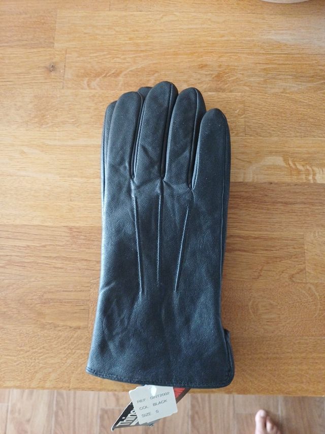 Guantes de piel negros