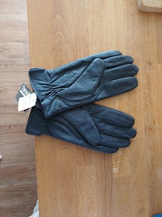 Guantes de piel negros