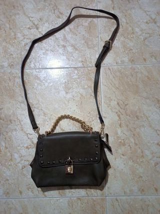 Bolso de fiesta verde con cadena dorada