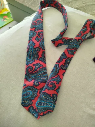 Corbata Scalpers Paisley Roja y Azul