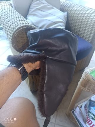 Gorro marrón con orejeras