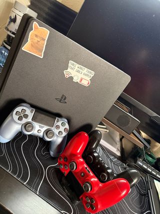PS4 800GB con 3 mandos