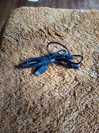 2 Cables Carga Mandos PS3 . Cuatro euros los dos 