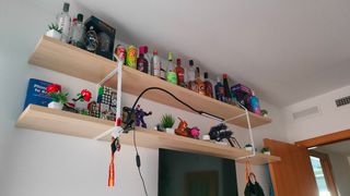 2 Estanterías de pared madera y metal
