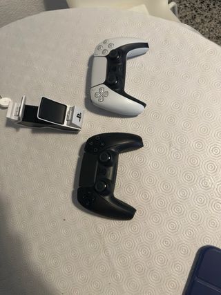 PlayStation 5 con 2 mandos y Maletín