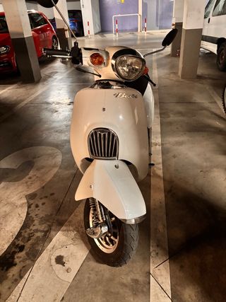 Daelim Besbi 125 Scooter Blanca