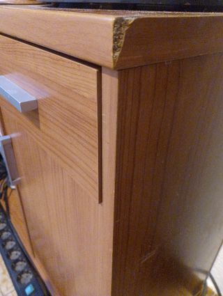 Mueble de madera con espejo