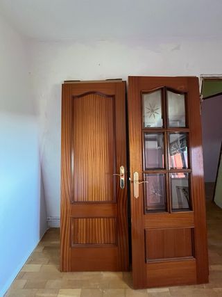 Puerta/as macizas de madera. 