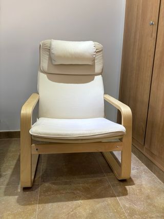 Sillón balancín madera y tela beige