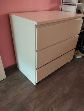Cassettiera in legno bianco