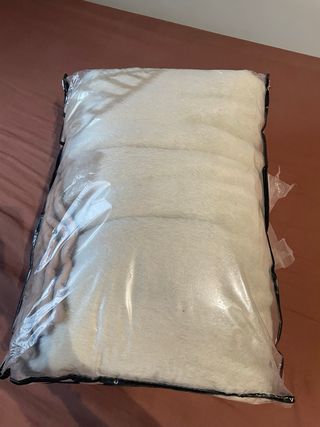 Manta sin usar de forro polar con diseño de ros