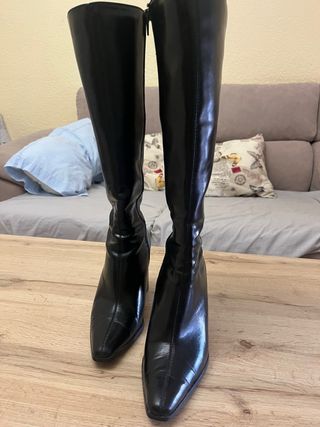 Botas altas negras de piel, usadas una vez .