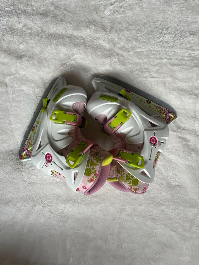 Patines infantiles blancos y rosas talla 32