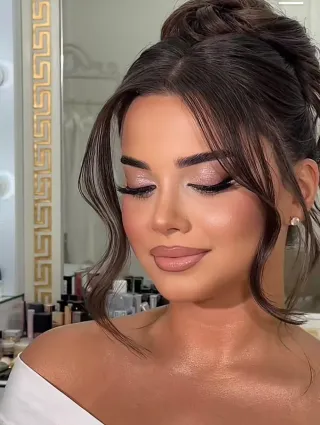 Maquilladora y peluquera