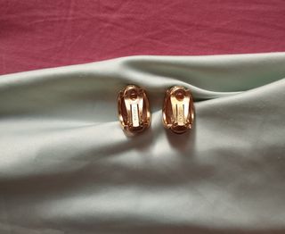 Pendientes vintage ORENA dorados esmalte coral 