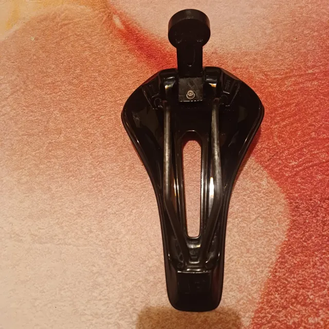 Soporte Radar Garmin Varia sillín Syncros