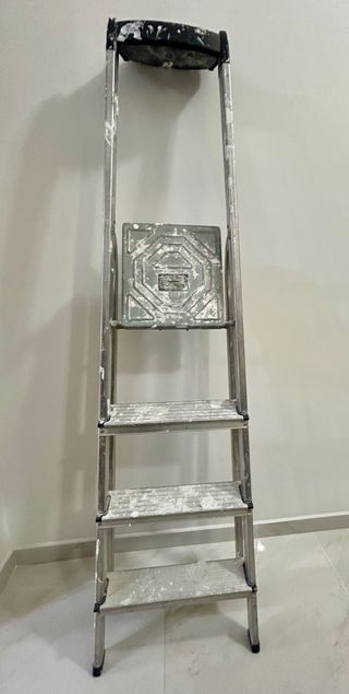 Escalera aluminio 4 peldaños, Hailo