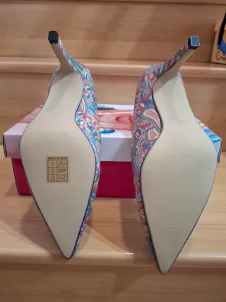 Zapatos de tacón multicolor