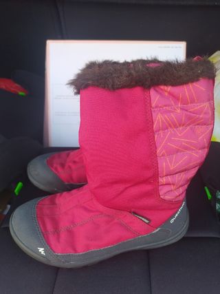 Botas Quechua Talla 34 Agua y Montaña