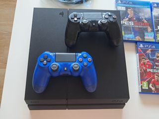 PS4 Negra con 2 Mandos y 3 Juegos