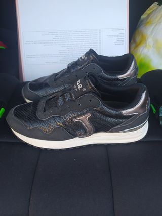 Zapatillas Joma Talla 36 Negro/Plata. Sin cordones