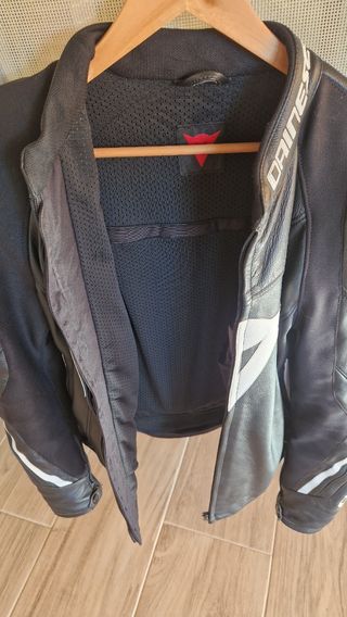 Se vende chaqueta DAINESE