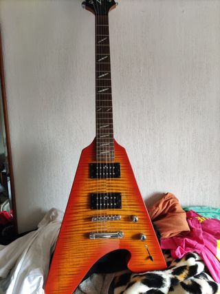 Guitarra LYON WASHBURN FLYING V