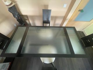 Mesa comedor cristal y sillas madera
