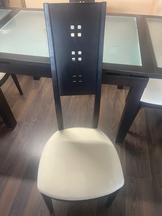 Mesa comedor cristal y sillas madera