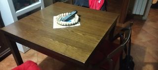 Tavolo in legno allungabile con 4 sedie
