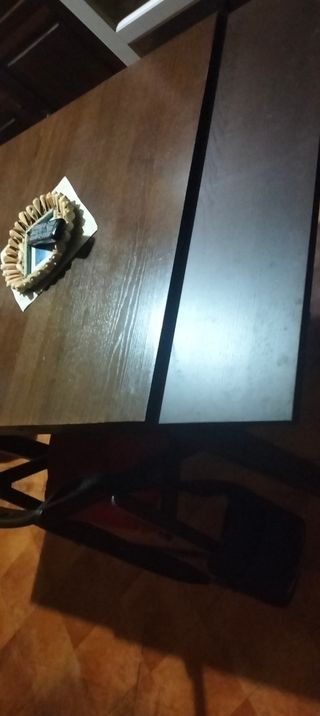 Tavolo in legno allungabile con 4 sedie