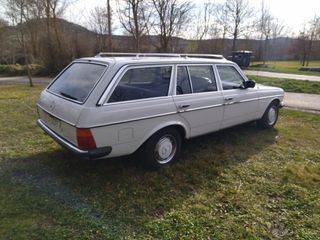 Mercedes-Benz W123 1982