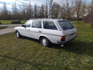 Mercedes-Benz W123 1982