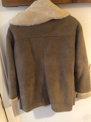 Abrigo de piel sintetica ZARA
