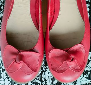 Zapatos planos rojos Aerosoles con lazo