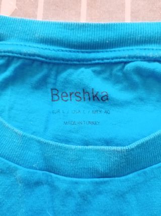 Camiseta Bershka Azul con Diseño
