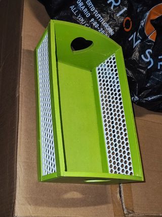 Cestino portaoggetti verde con cuori