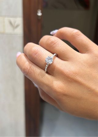 Anillo de plata solitario