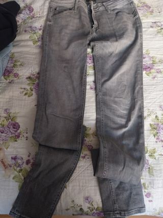 Pantalón gris