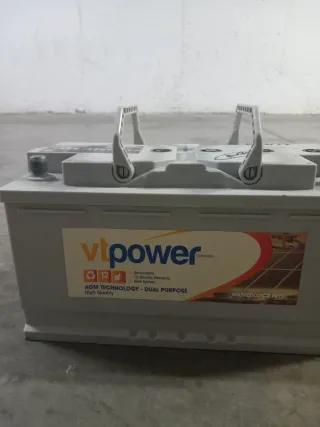 Batería y placa solar para furgoneta camper.