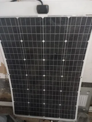 Batería y placa solar para furgoneta camper.