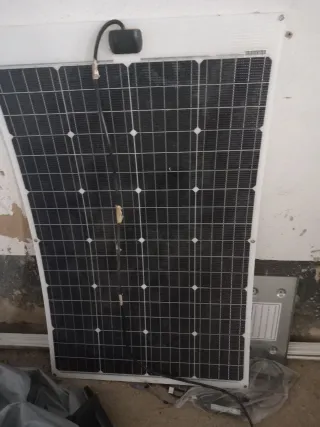 Batería y placa solar para furgoneta camper.