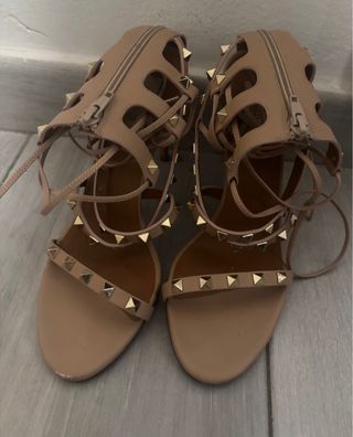 Tacones Valentino Beige y Dorado