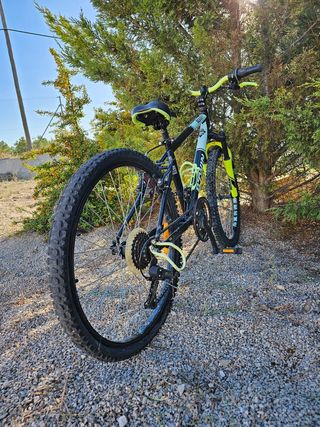 Bicicleta Montaña niños.
BTWIN RockRider 500.