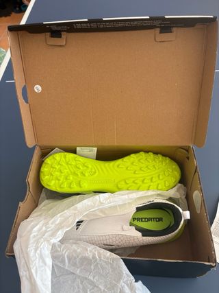 Bota fútbol niño Adidas Predator SIN USAR talla 38